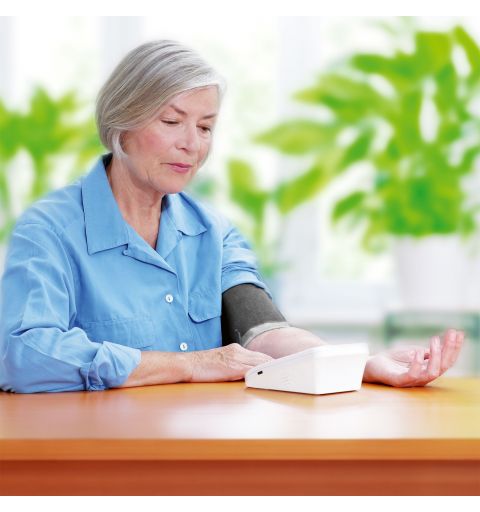 Upper arm blood pressure monitor with Proficare PC-BMG 3121